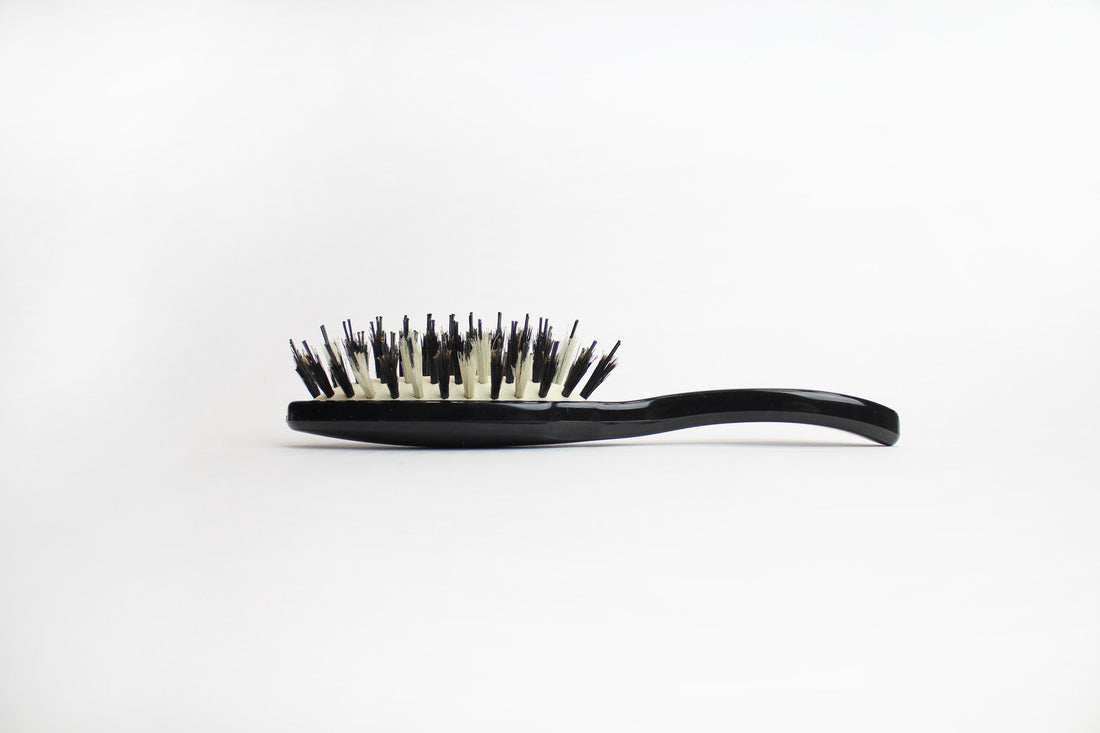 The MINI-G DRY SHAMPOOING BRUSH