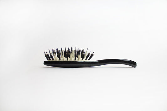 The MINI-G DRY SHAMPOOING BRUSH
